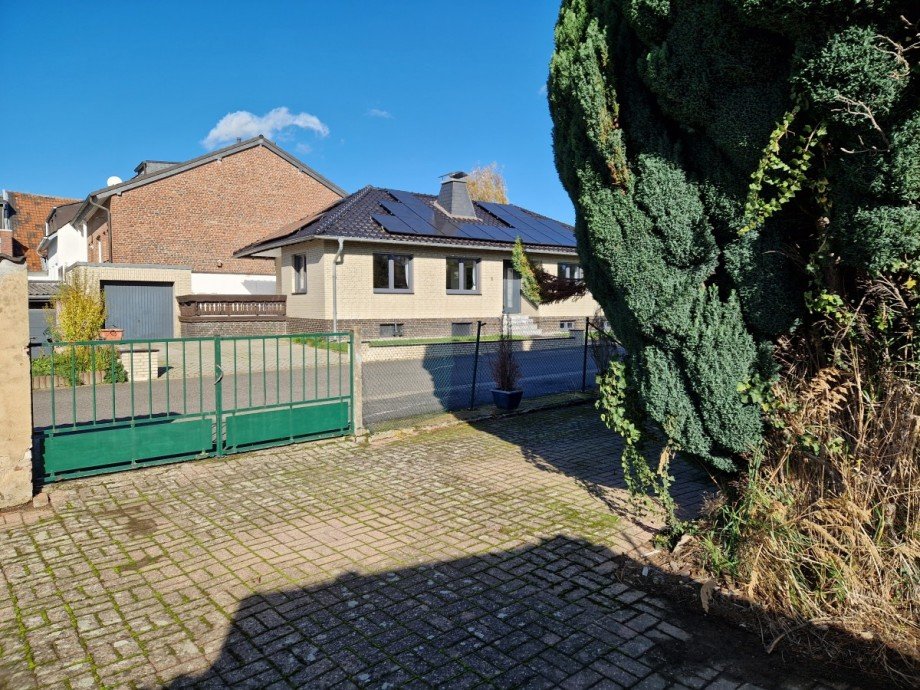 Tor zur Stra�e Reiheneckhaus Niederzier