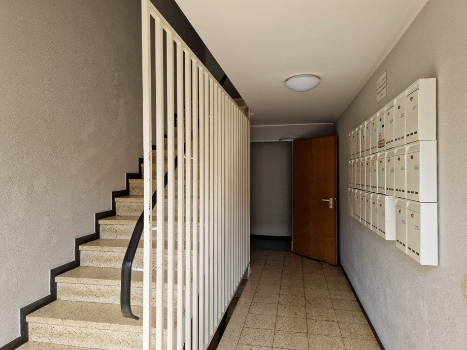 Flur mit Treppenhaus und Briefkastenanlage Etagenwohnung Langerwehe