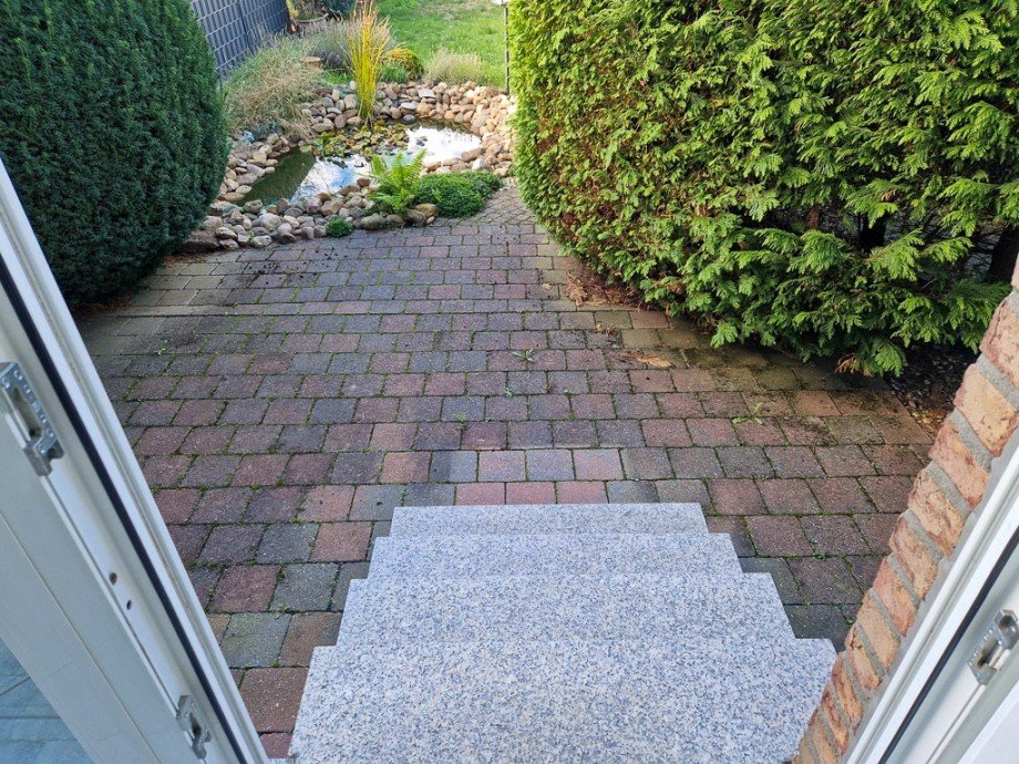 Treppe zur Reihenendhaus Kreuzau