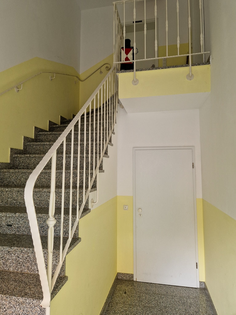Treppe zum Obergeschoss Mehrfamilienhaus N�rvenich