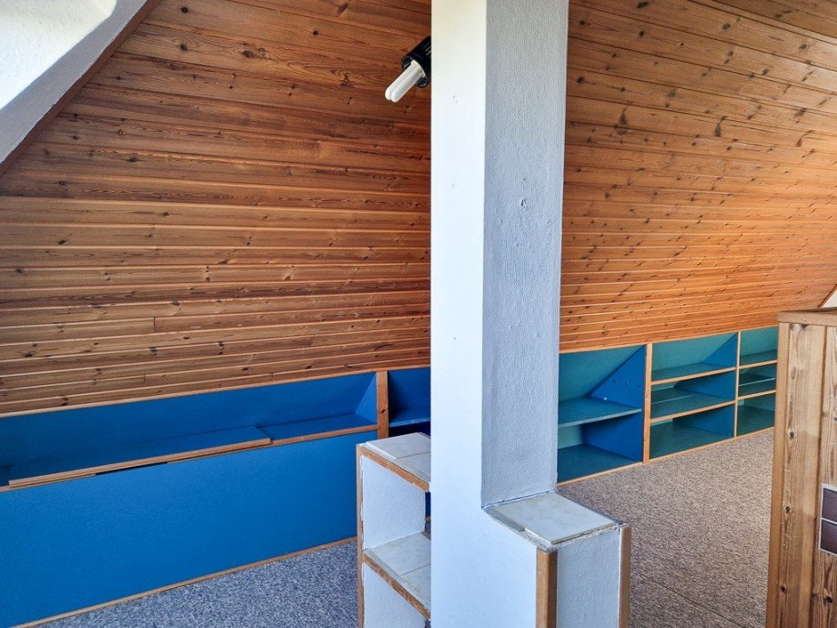 praktische Einbauregale Reiheneckhaus D�ren