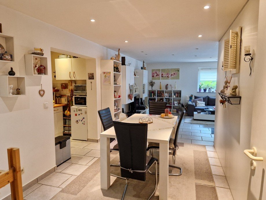 gro�es Zimmer Mehrfamilienhaus N�rvenich