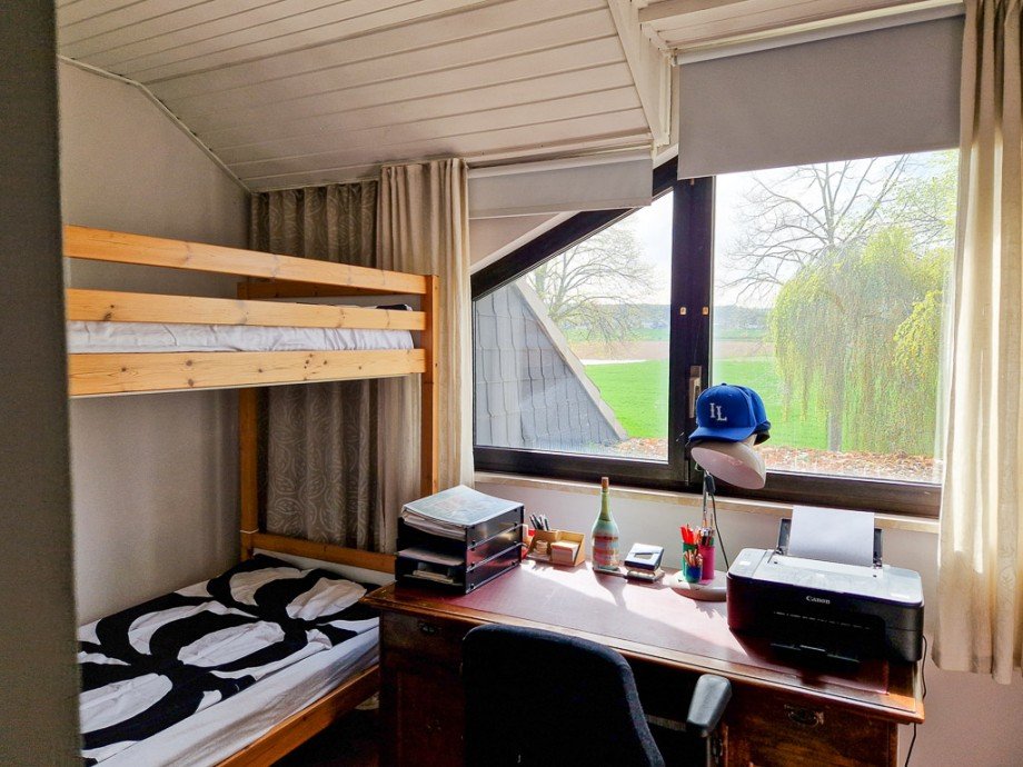 Schlaf- oder Kinderzimmer Doppelhaush�lfte D�ren