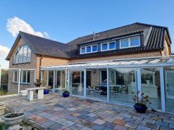 Hauptbild 4-Familienhaus mit freier Luxuswohnung im EG, Doppelgarage und Garten in ruhiger Lage von Nörvenich