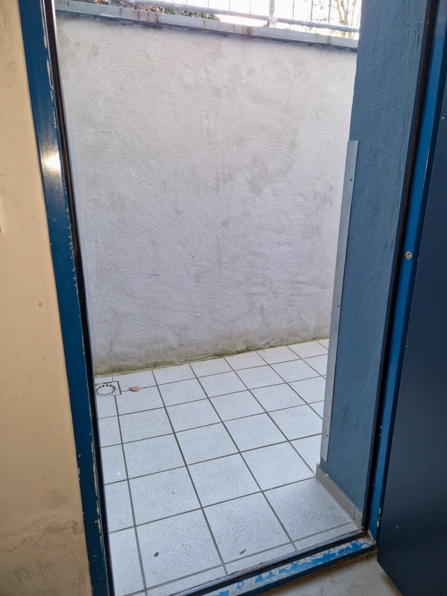 T�r zum seitlichen Ausgang Etagenwohnung Kreuzau