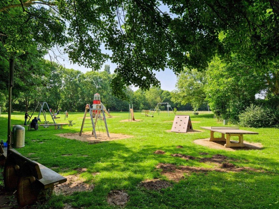 gro�er Spielplatz, 250 Meter entfernt Einfamilienhaus N�rvenich