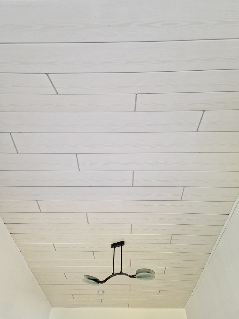 wei�e Holz- oder Paneeldecke Reihenendhaus Kreuzau
