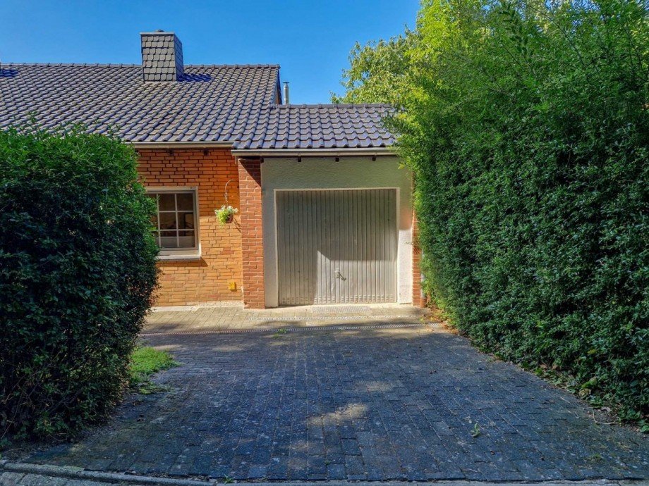 Einfahrt und Garage Einfamilienhaus N�rvenich
