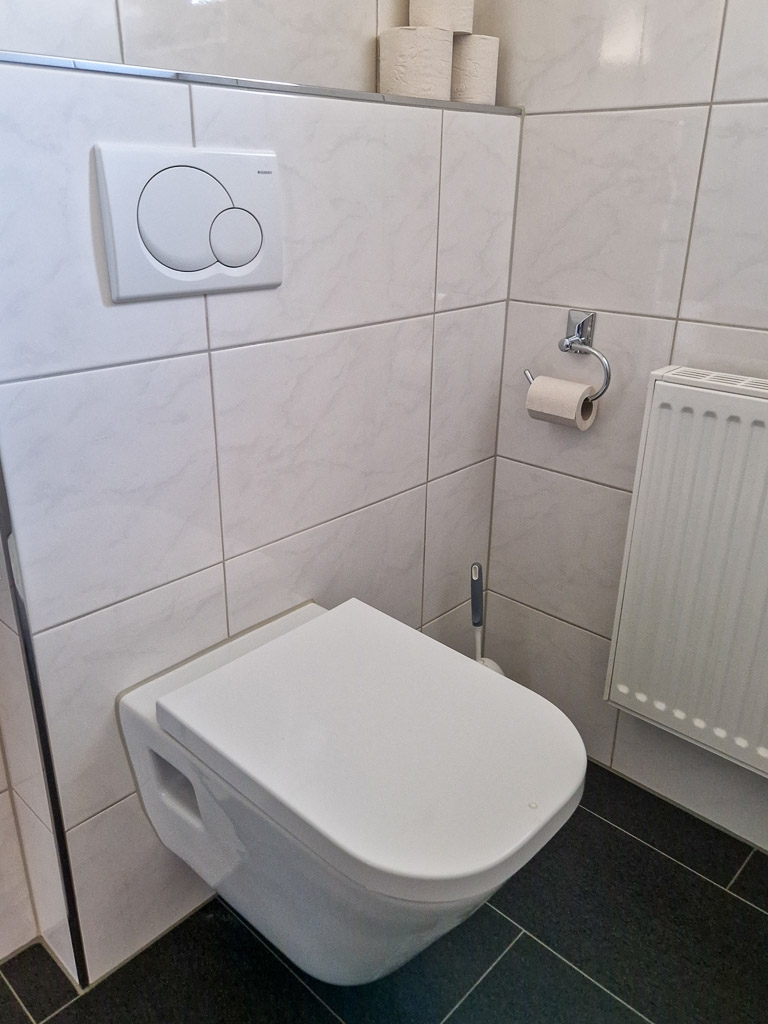 H�nge-WC mit Unterputz-Sp�lkasten Reiheneckhaus D�ren