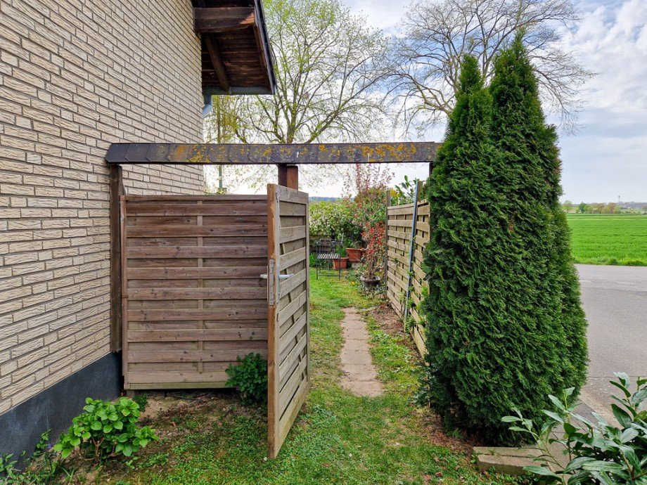 zum Garten von vorne Doppelhaush�lfte D�ren