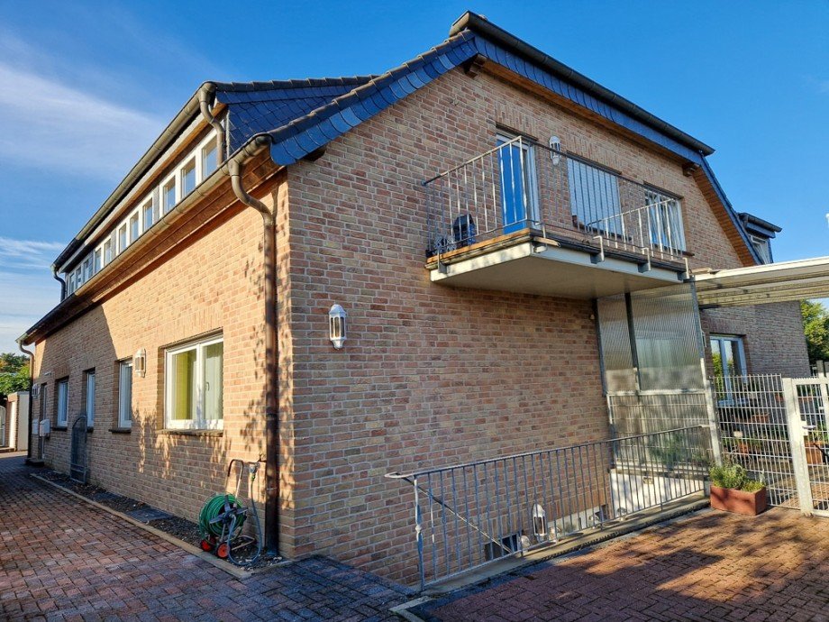 Seitenansicht Mehrfamilienhaus N�rvenich