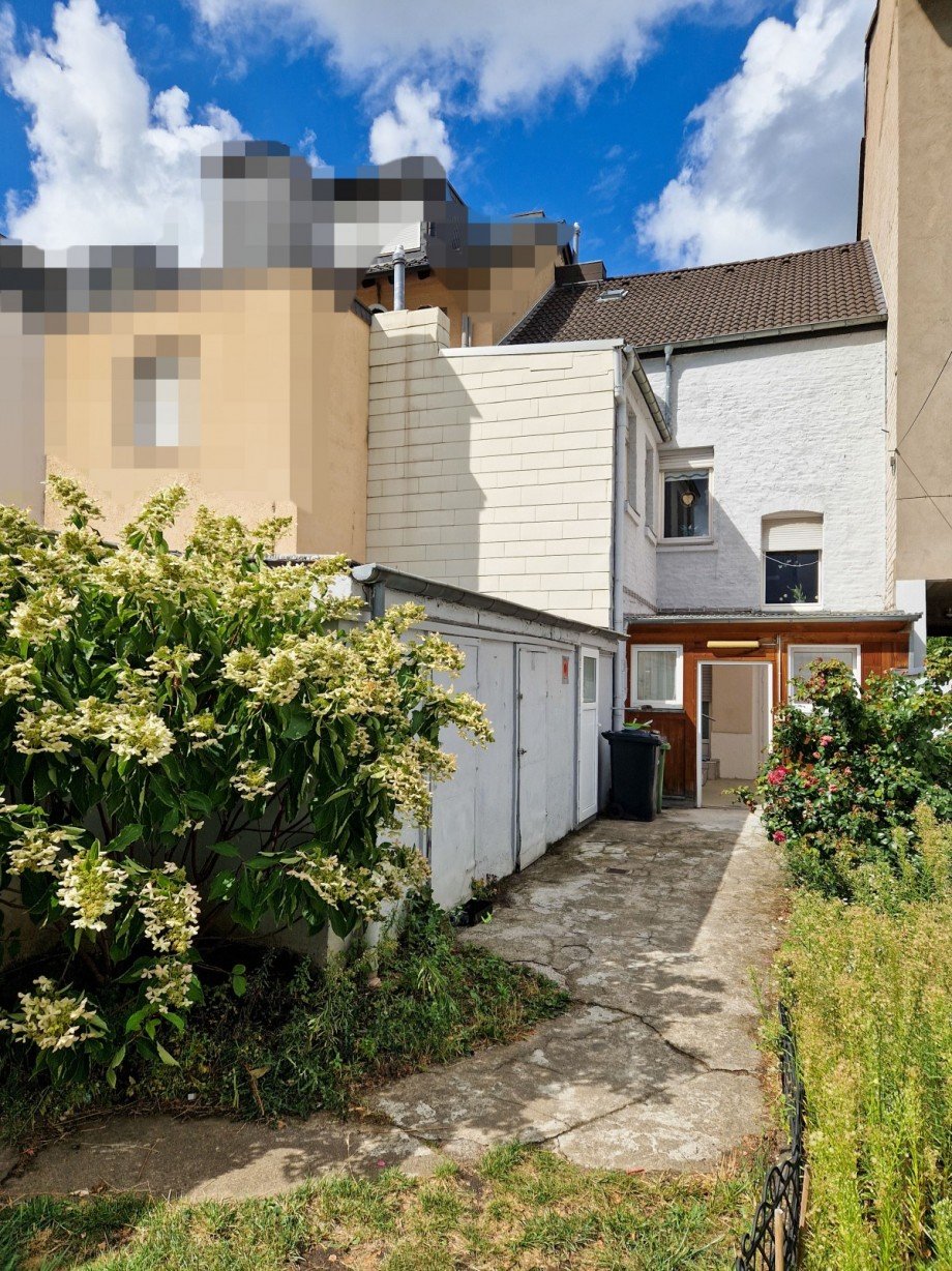 R�ckseite des Zweifamilienhauses in D�ren Zweifamilienhaus D�ren