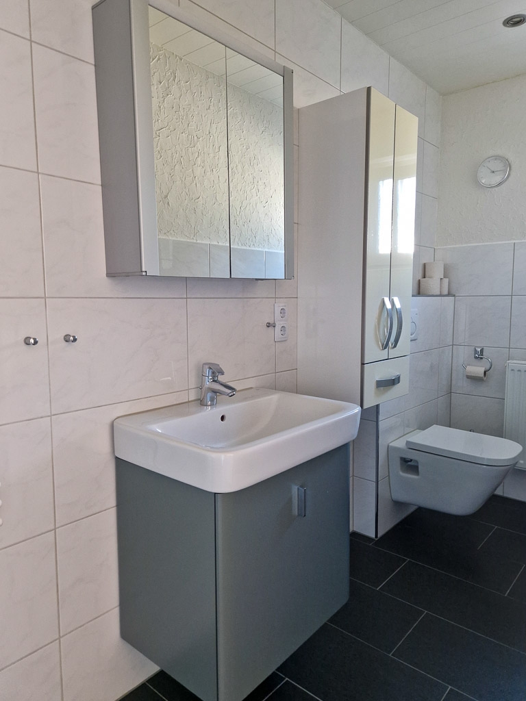 moderne Badm�bel Reiheneckhaus D�ren