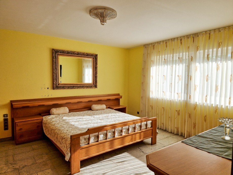 Schlafzimmer Mehrfamilienhaus N�rvenich