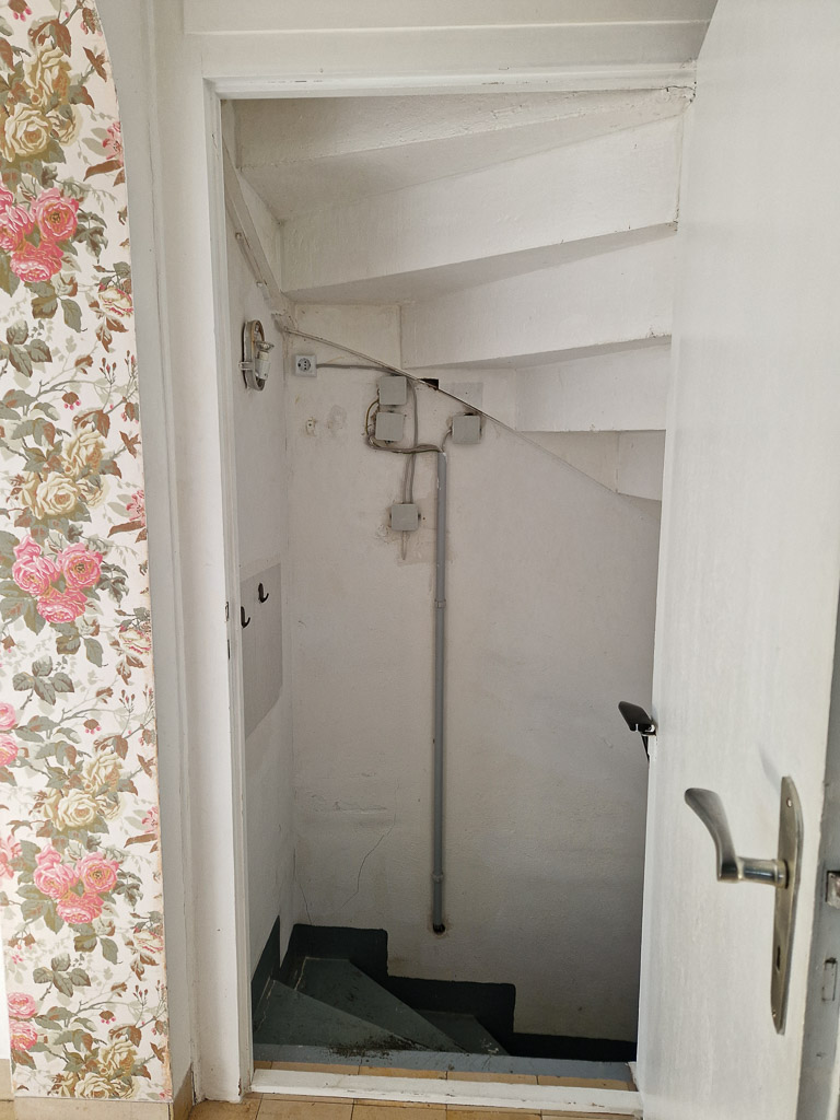 Treppe aus Beton zum Einfamilienhaus Kreuzau
