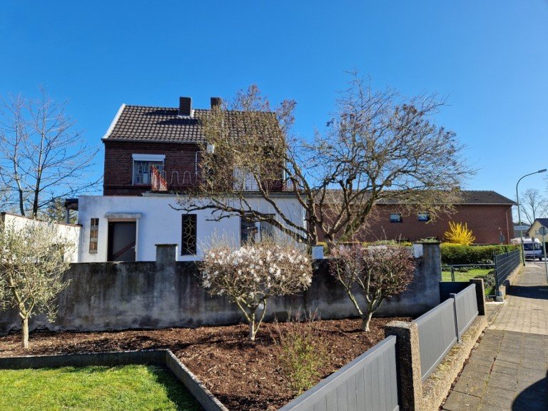 verkauft - Wohnhaus in Girbelsrath Merzenich Einfamilienhaus kleines freistehendes Einfamilienhaus mit Anbau auf gro�em Baugrundst�ck in Merzenich Girbelsrath