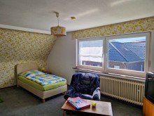 gro�es Fenster zur Stra�e Kreuzau Obermaubach, ruhige Lage, freistehendes Einfamilienhaus mit gro�em Garten, Keller und Garage