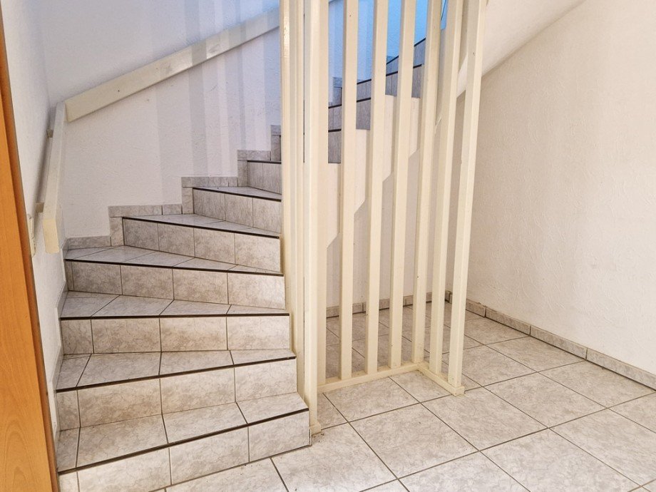 Treppe nach oben Reihenendhaus Kreuzau