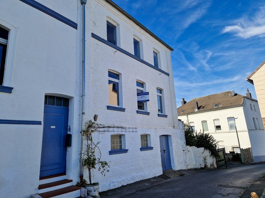 wei� gestrichene Fassade Reihenmittelhaus Langerwehe