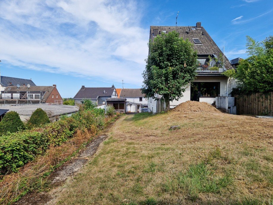 aktuell kein Zaun zum Nachbarhaus Einfamilienhaus D�ren