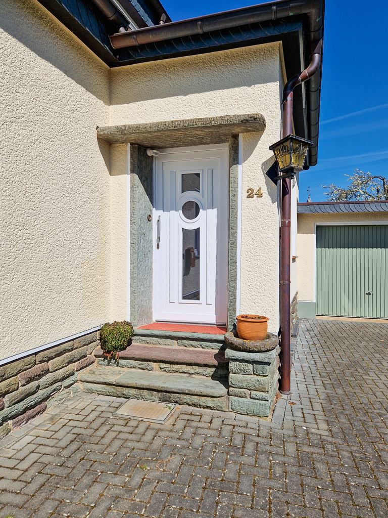 moderne Haust�r Einfamilienhaus Kreuzau