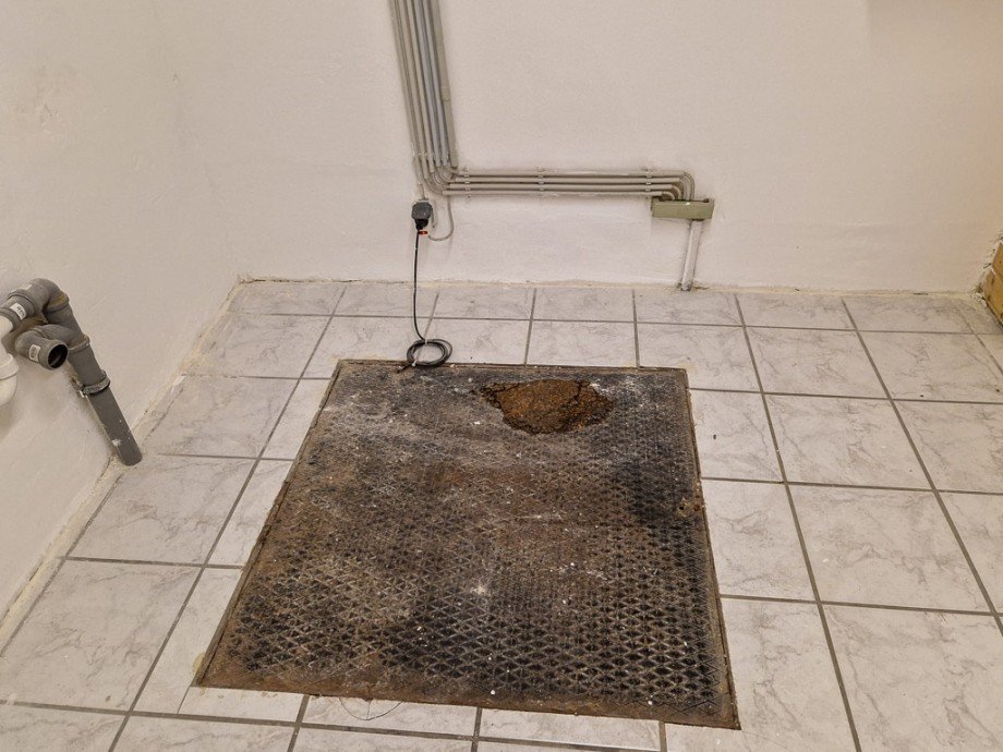 Eisenplatte zum Pumpensumpf Reihenendhaus Kreuzau
