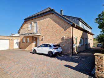 Hauptbild Nörvenich, 4-Familienhaus mit 500 m² Wohnfläche, freier Luxuswohnung im EG, Doppelgarage und Garten