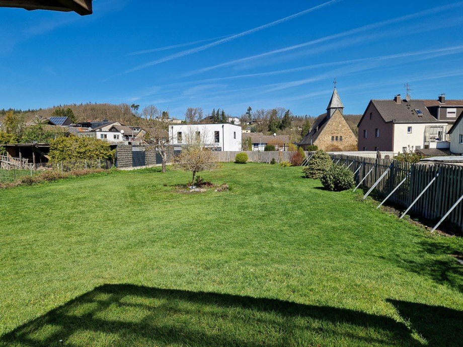 �ber 45 Meter langer Rasen Einfamilienhaus Kreuzau