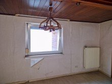 Fenster zum Hof / Terrasse freies Wohnhaus mit 4 Zimmern, Anbauten, Hof und Garten in Niederzier Hambach