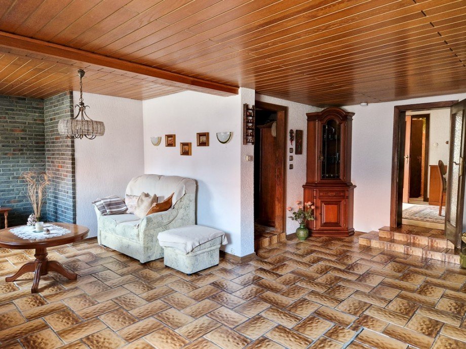 Blick zum Eingang und T�r zum Einfamilienhaus D�ren