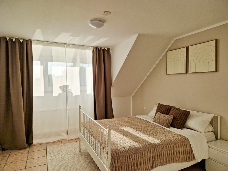 Schlafzimmer Mehrfamilienhaus N�rvenich