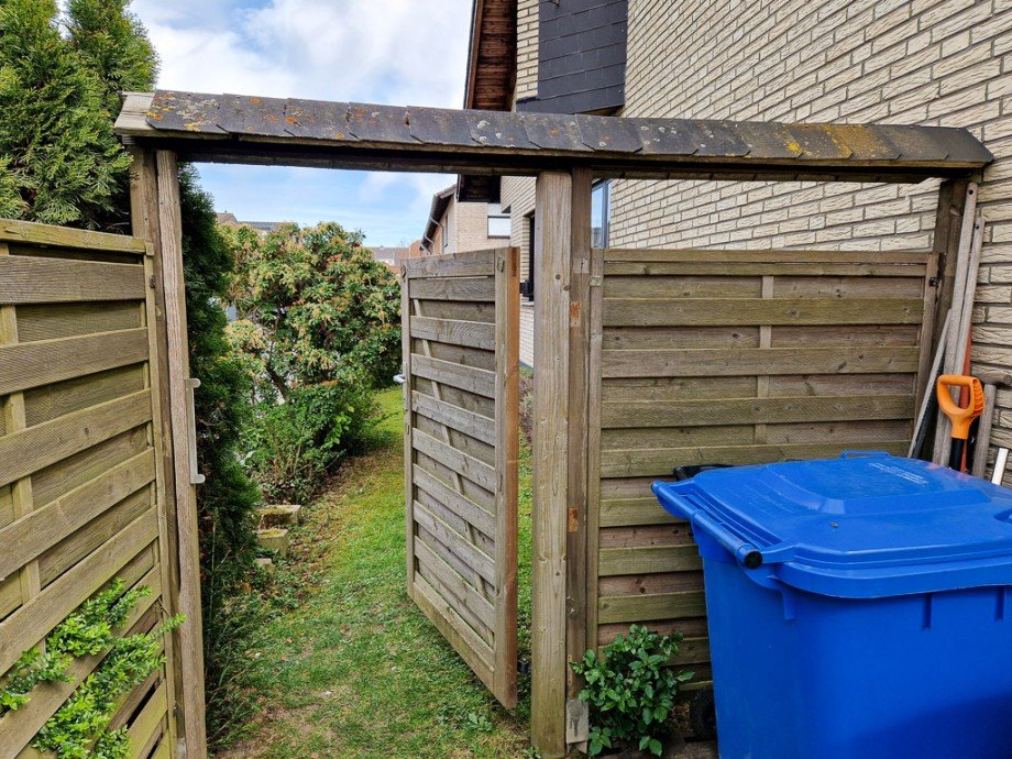 T�r zum Doppelhaush�lfte D�ren