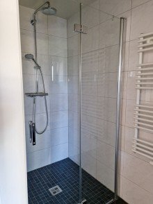 Dusche und Glast�r modernisiertes Reiheneckhaus in D�ren Stadt im Gr�ng�rtel mit Garten und genehmigtem Anbau