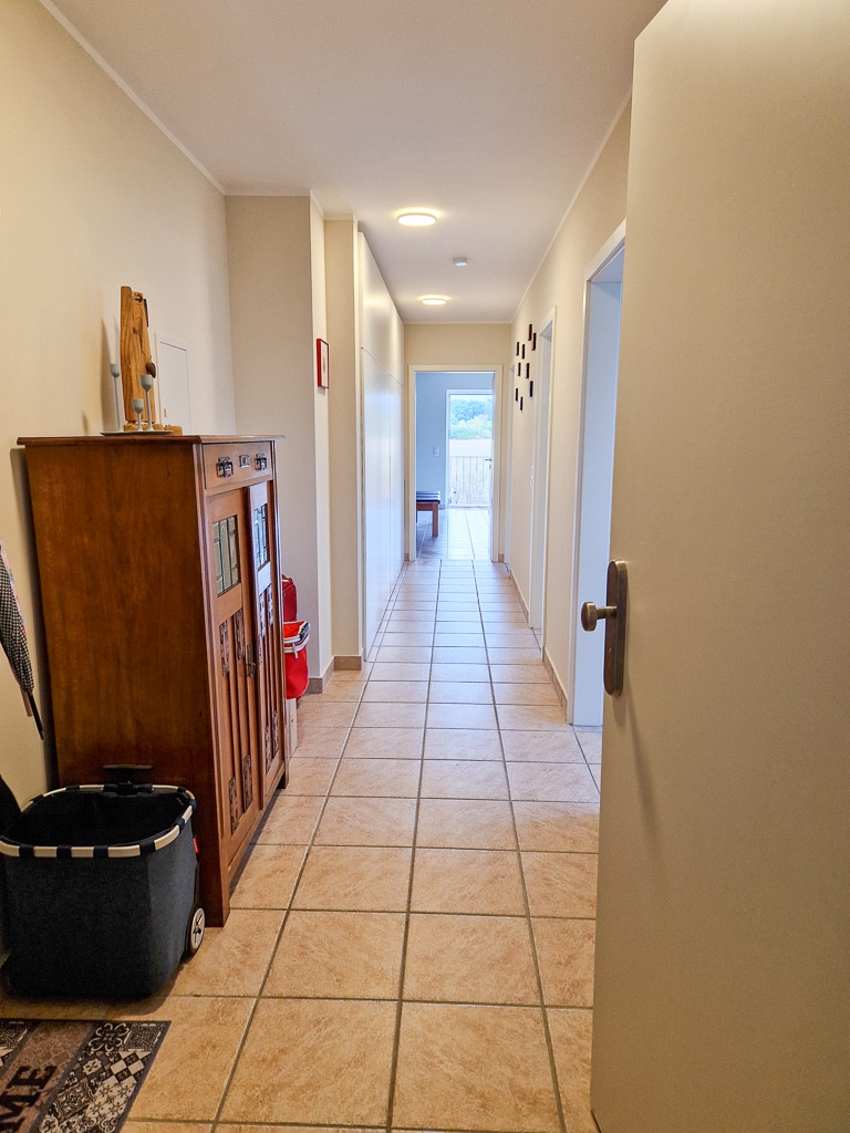 Flur 12,7 m�, gefliest Mehrfamilienhaus N�rvenich