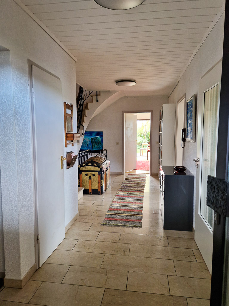 Diele mit Marmorboden Doppelhaush�lfte D�ren