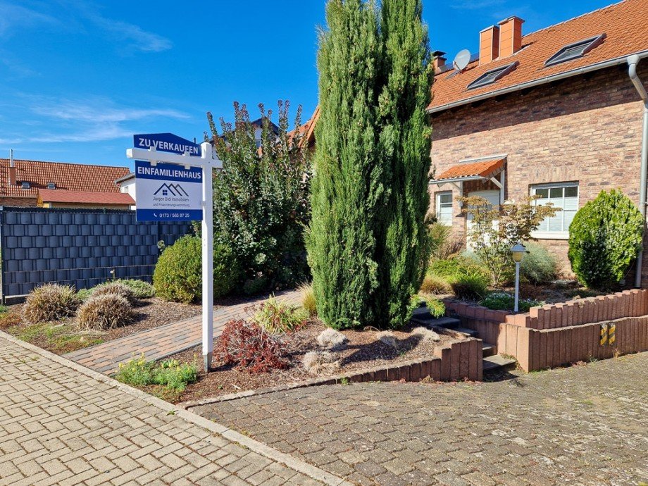 und Vorgarten Reihenendhaus Kreuzau
