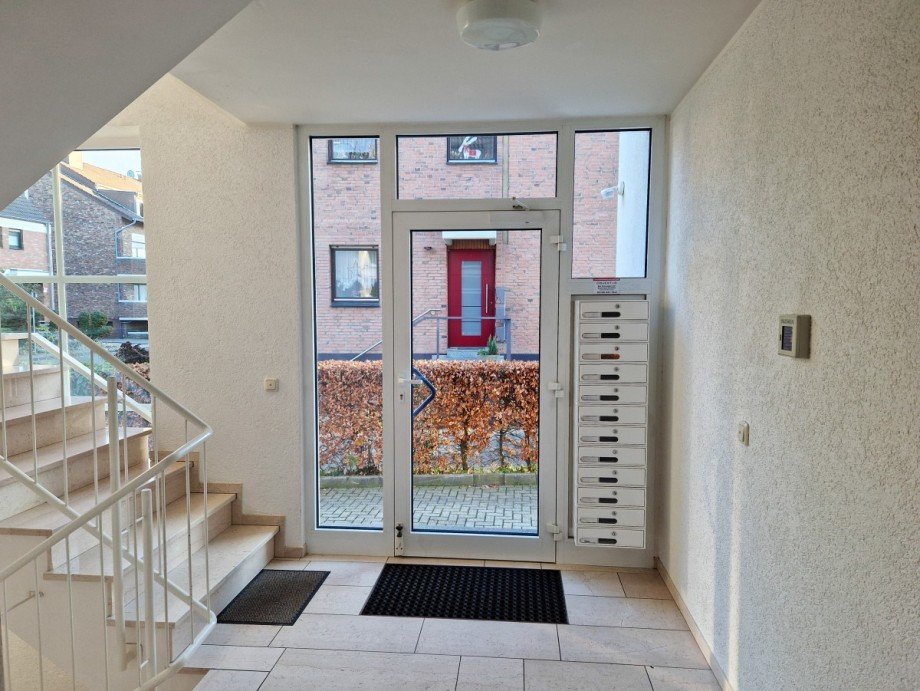 Hausflur und Briefkastenanlage Etagenwohnung Kreuzau