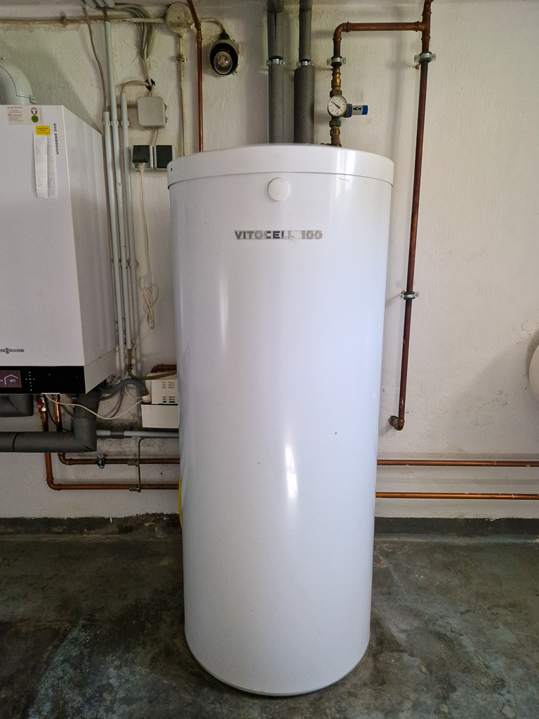 gro�er Warmwasserspeicher Einfamilienhaus Kreuzau