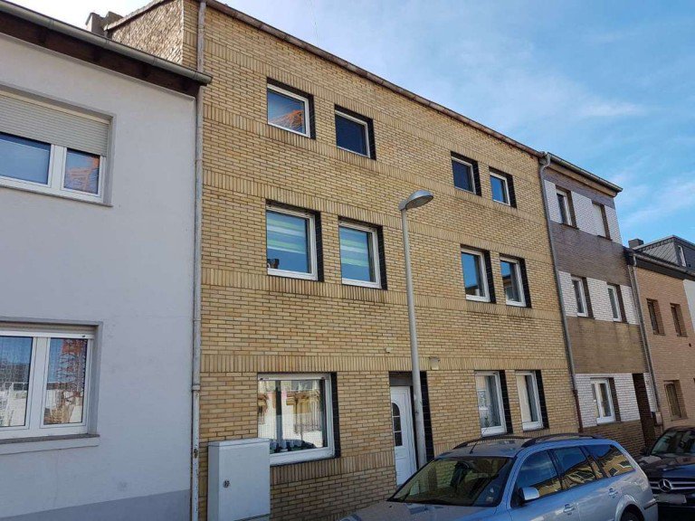 Hausansicht vorne D�ren Reihenmittelhaus Gro�es Reihenhaus mit Garten in ruhiger Lage in D�ren nahe Innenstadt