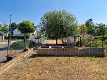 Weg zum hinteren Garten freies Wohnhaus mit 4 Zimmern, Anbauten, Hof und Garten in Niederzier Hambach