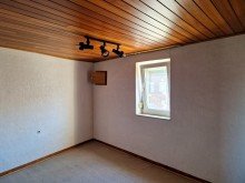 Schlafzimmer freies Wohnhaus mit 4 Zimmern, Anbauten, Hof und Garten in Niederzier Hambach