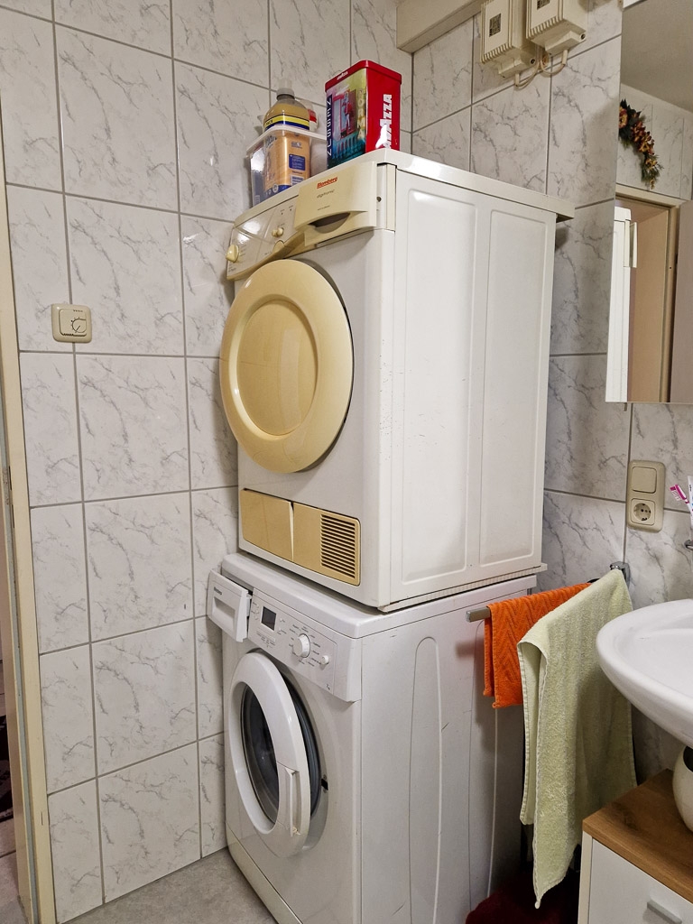 Platz f�r Waschmaschine und Trockner Mehrfamilienhaus N�rvenich
