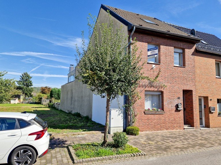 Reihenhaus mit Anbau Niederzier Hambach Reihenhaus Reihenhaus mit Anbau, gro�er Dachterrasse und Garten in ruhiger Lage von Niederzier Hambach