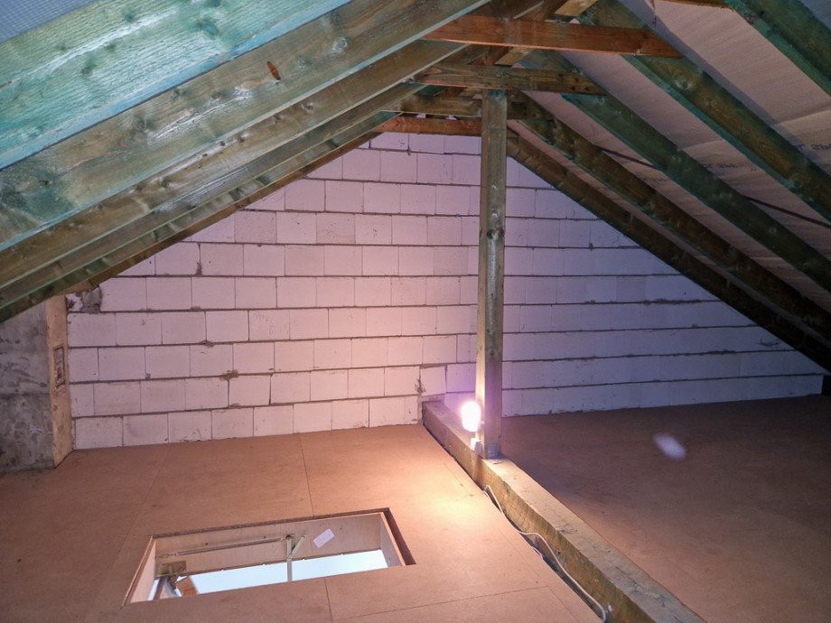Speicher im Dachboden Reihenendhaus Kreuzau