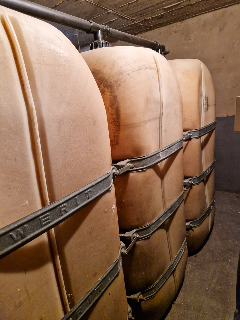 3 Kunststofftanks a 2000 Liter Doppelhaush�lfte D�ren