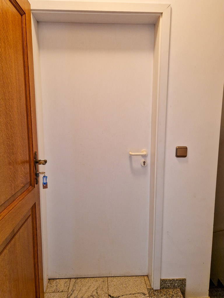 verschlie�bare T�r Mehrfamilienhaus N�rvenich