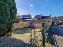 R�ckseite mit Einfahrt freies Wohnhaus mit 4 Zimmern, Anbauten, Hof und Garten in Niederzier Hambach