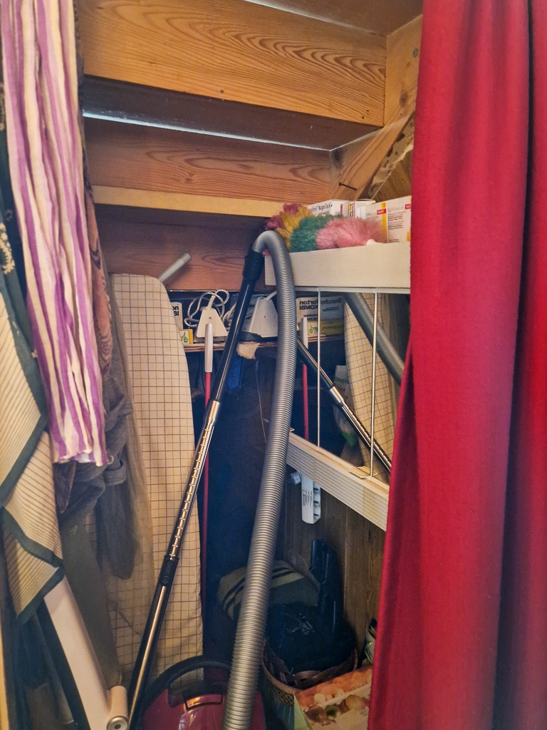 kleiner Abstellraum unter der Treppe Einfamilienhaus D�ren
