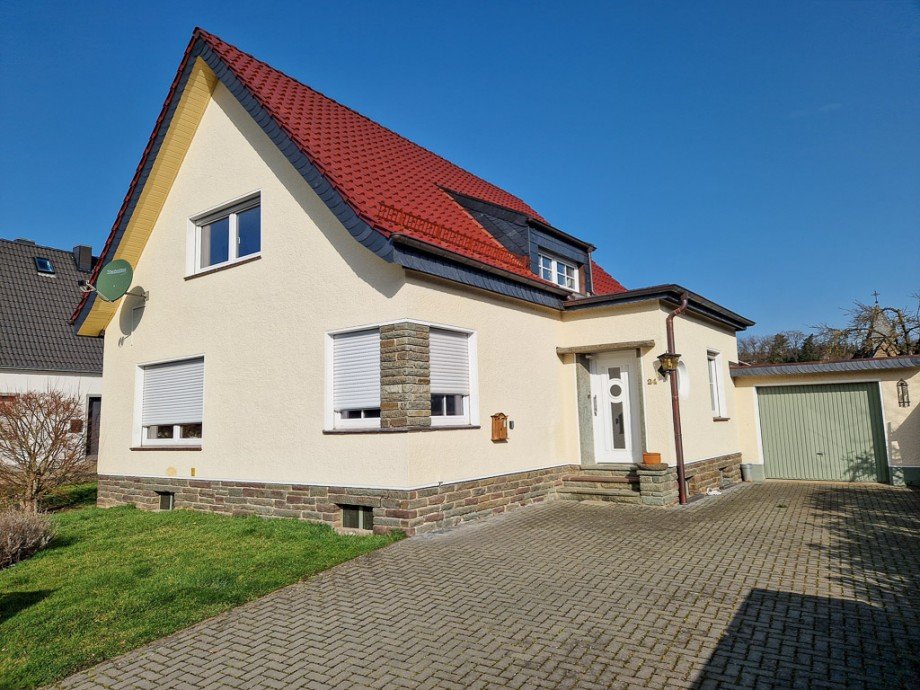 Dach mit W�rmed�mmung von 2021 und neuer Anstrich Einfamilienhaus Kreuzau