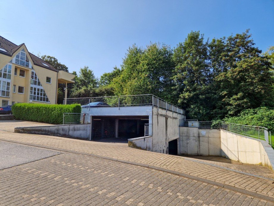 Zufahrt zu den Ebenen der Tiefgarage Etagenwohnung Langerwehe